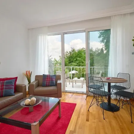 Апартаменты Private Modern Duplex 2bed1bath W Terrace! #76 *